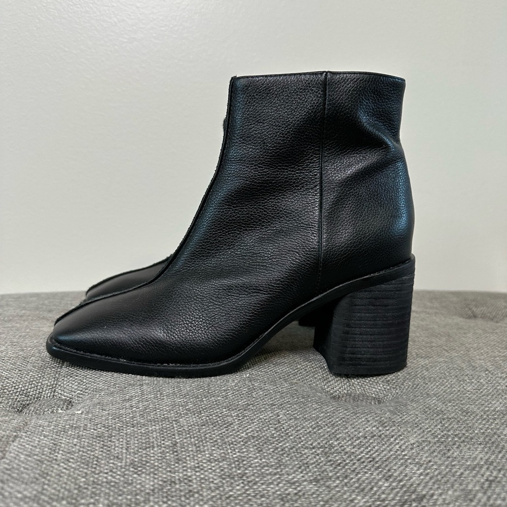Elegant Black Leather Heeled Boots - Picture 2 of 10